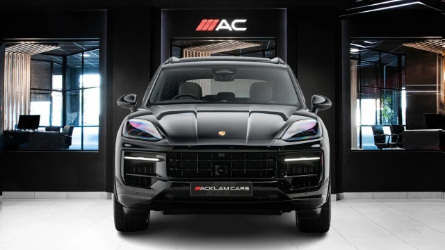 Porsche Cayenne Image 2