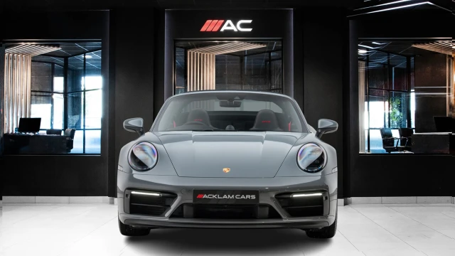 Porsche 911 Image 2
