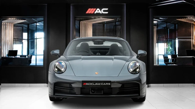 Porsche 911 Image 2