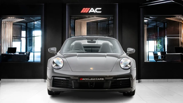 Porsche 911 Image 2