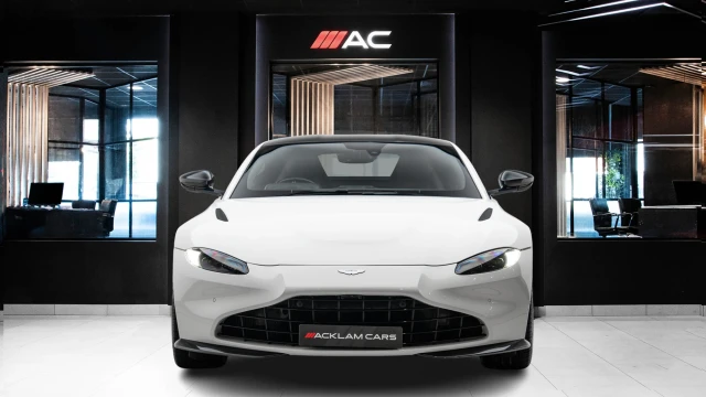 Aston Martin Vantage Image 2