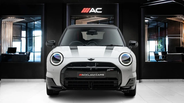 MINI Electric Cooper Image 2
