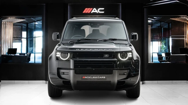 Land Rover Defender Image 2