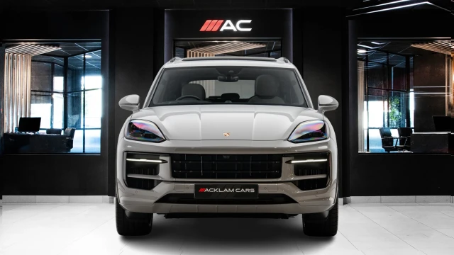 Porsche Cayenne Image 2