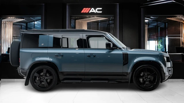 Land Rover Defender Image 3