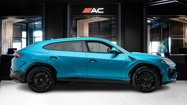 Lamborghini Urus Image 3