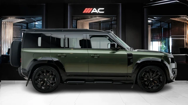 Land Rover Defender Image 3