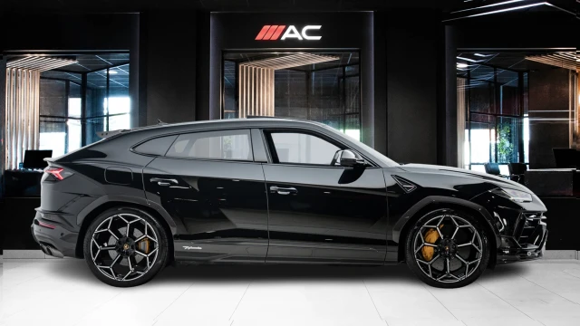 Lamborghini Urus Image 3