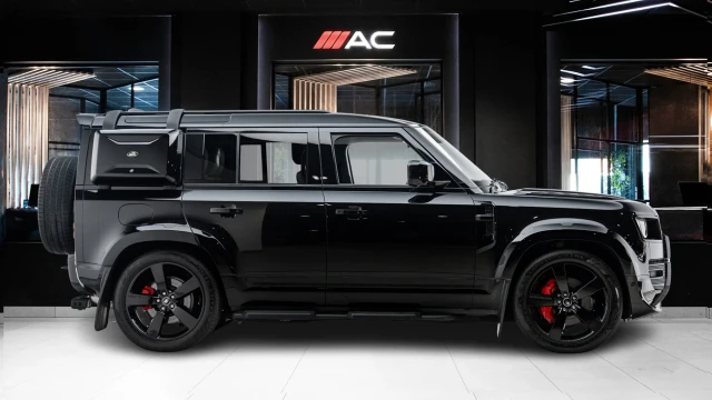 Land Rover Defender Image 3