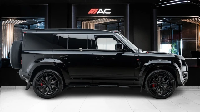 Land Rover Defender Image 3