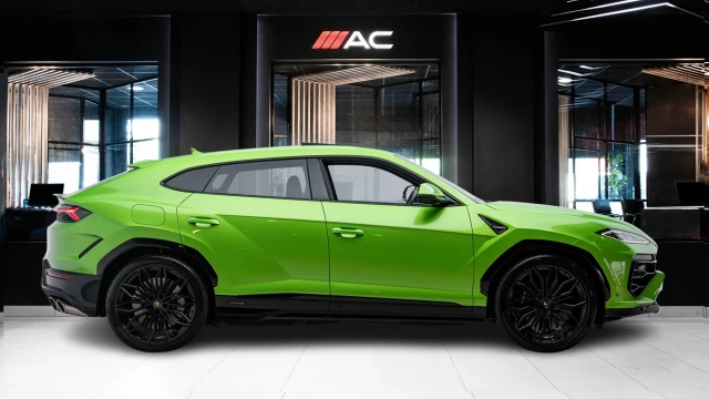 Lamborghini Urus Image 3
