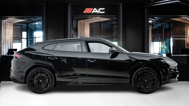 Lamborghini Urus Image 3