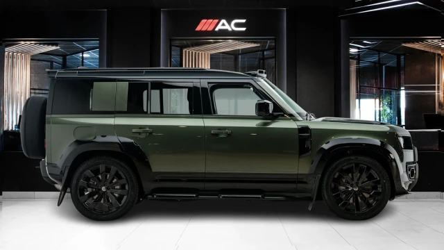 Land Rover Defender Image 3