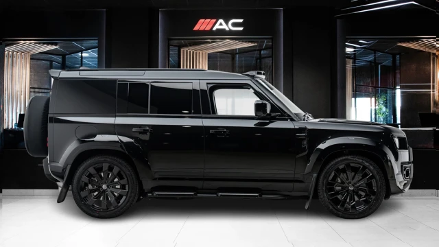 Land Rover Defender Image 3