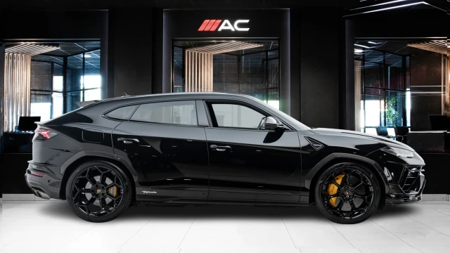 Lamborghini Urus Image 3