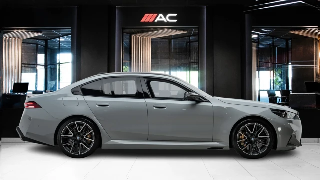 BMW M5 Image 3