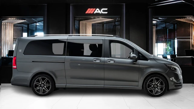 Mercedes-Benz Image 3