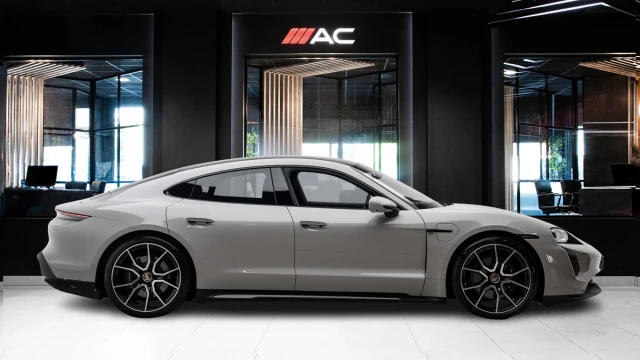 Porsche Taycan Image 3