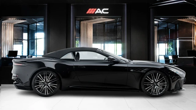Aston Martin DBS Image 4
