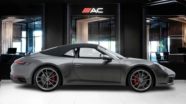 Porsche 911 Image 3