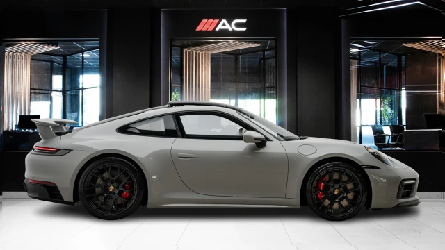 Porsche 911 Image 3