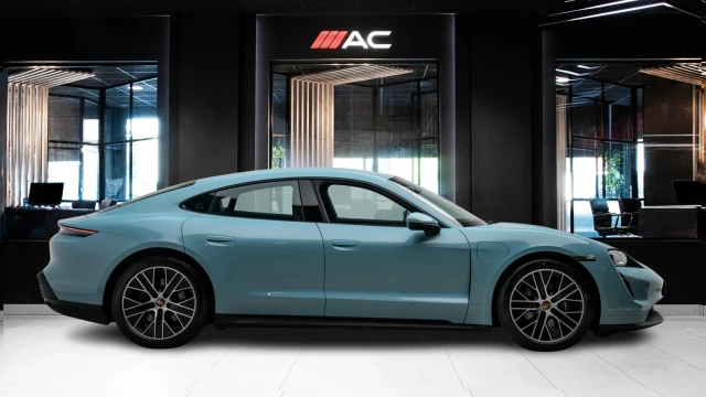 Porsche Taycan Image 3