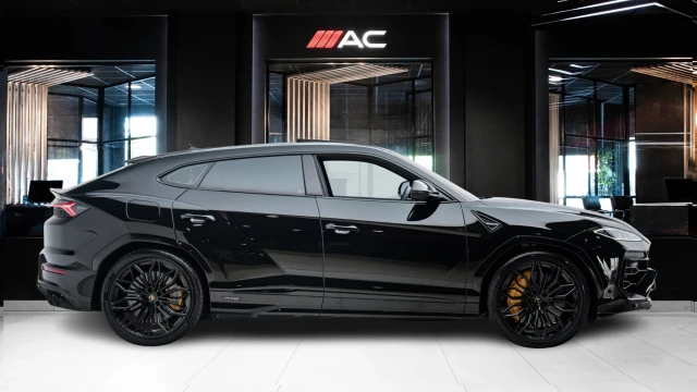 Lamborghini Urus Image 3