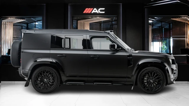 Land Rover Defender Image 3