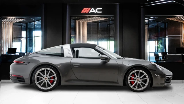 Porsche 911 Image 3