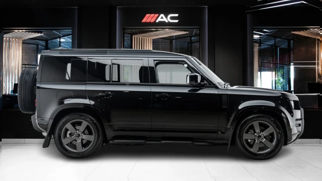 Land Rover Defender Image 3