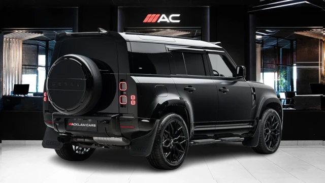 Land Rover Defender Image 4