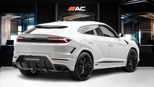 Lamborghini Urus Image 4