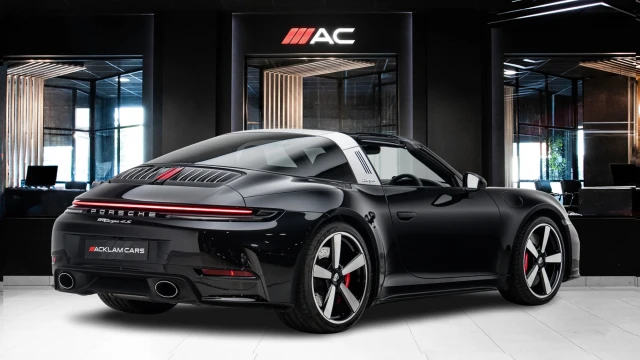 Porsche 911 Image 3