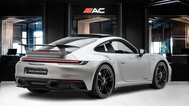 Porsche 911 Image 4