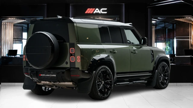 Land Rover Defender Image 4