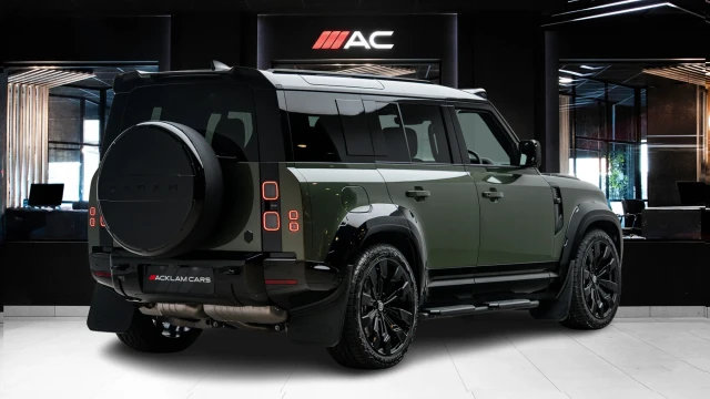 Land Rover Defender Image 4