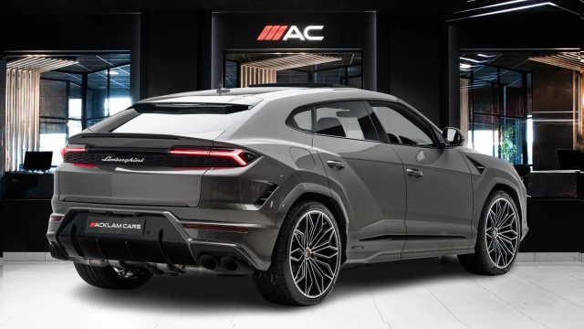 Lamborghini Urus Image 4