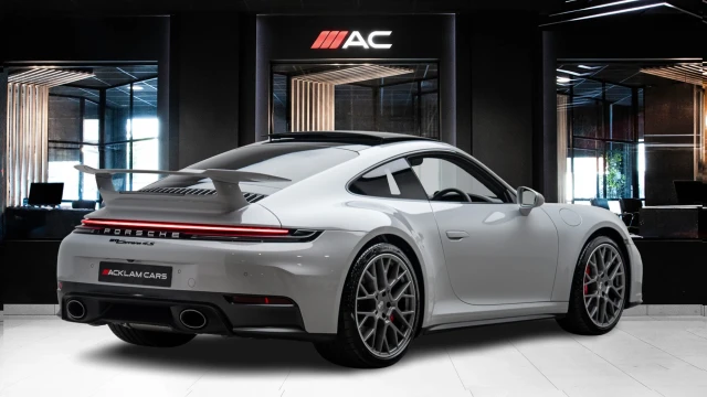 Porsche 911 Image 4