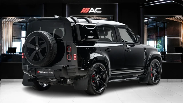 Land Rover Defender Image 4
