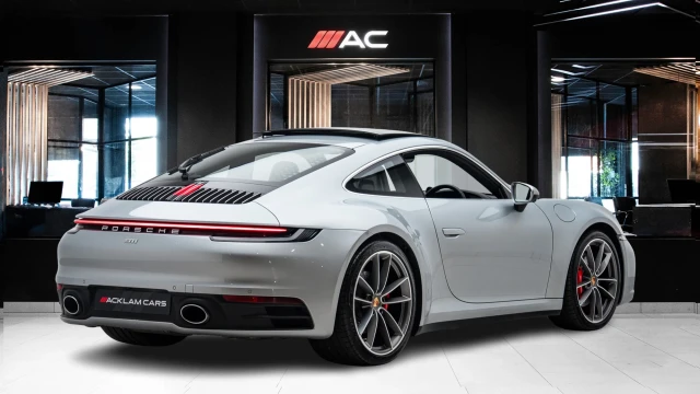 Porsche 911 Image 4