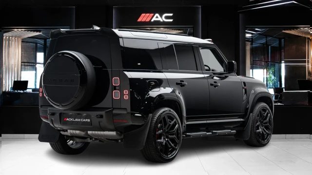 Land Rover Defender Image 4