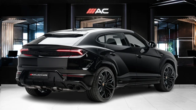 Lamborghini Urus Image 4