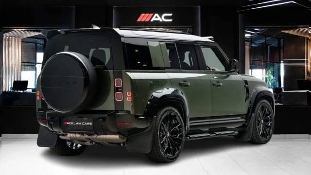 Land Rover Defender Image 4