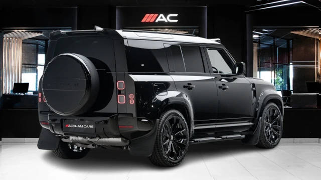 Land Rover Defender Image 4