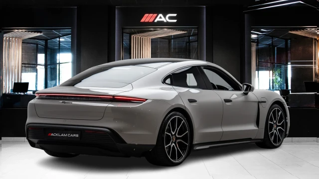 Porsche Taycan Image 4