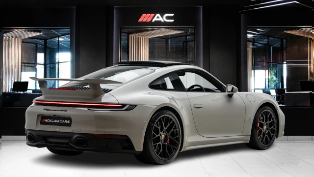 Porsche 911 Image 4