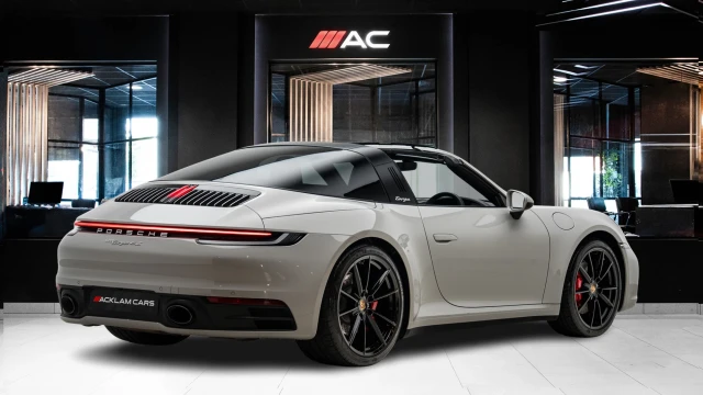Porsche 911 Image 4