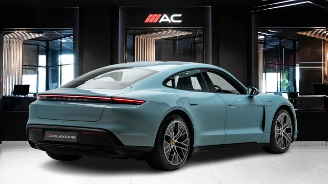 Porsche Taycan Image 4