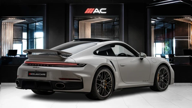 Porsche 911 Image 3