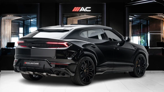 Lamborghini Urus Image 4